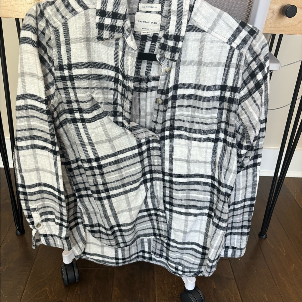 American Eagle Outfitters Women’s  Black and White Plaid Shirt